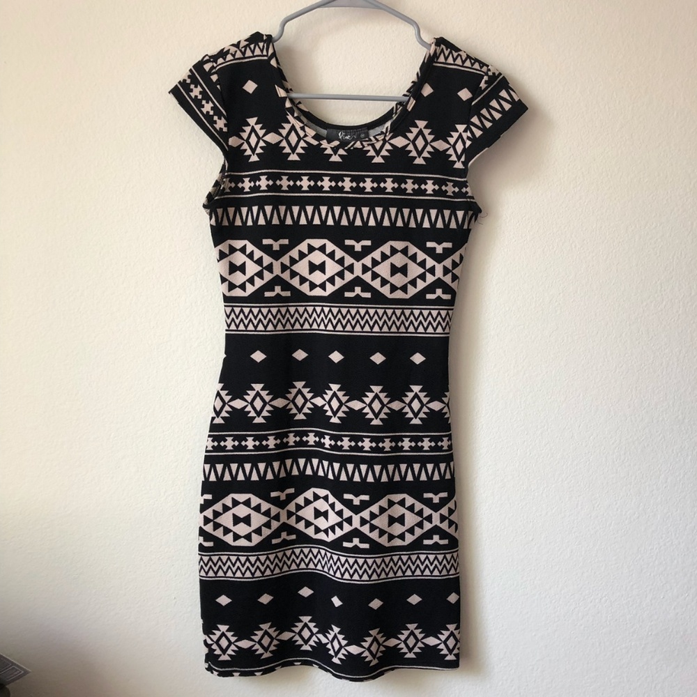 PINC Fitted Printed Cap Sleeve Dress